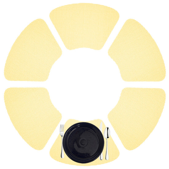 Lemon | Fishnet placemats placed as the centerpiece on a round white background.